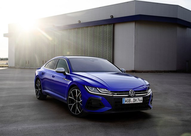 这才叫大众西装暴徒银耳朵蓝卡钳320马力真香