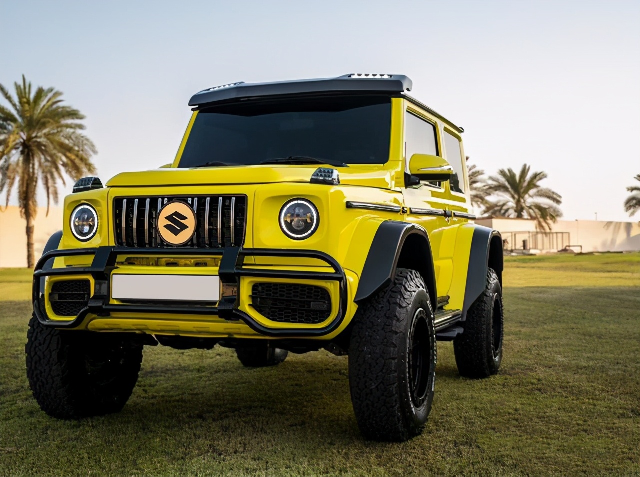 改装吉姆尼可是一项大工程,从前后保险杠开始,再到中网进气格栅,还有