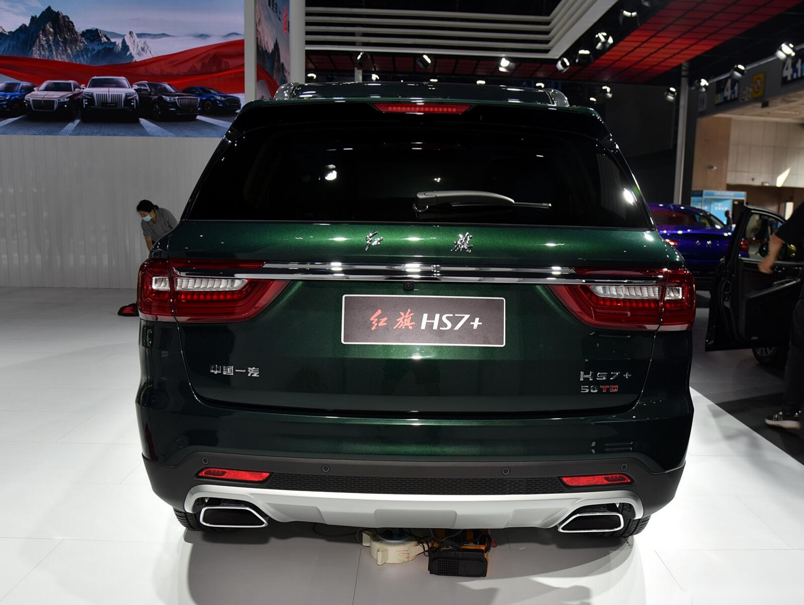 全新红旗hs7亮相精致不输汉兰达加速8秒新造型真霸气