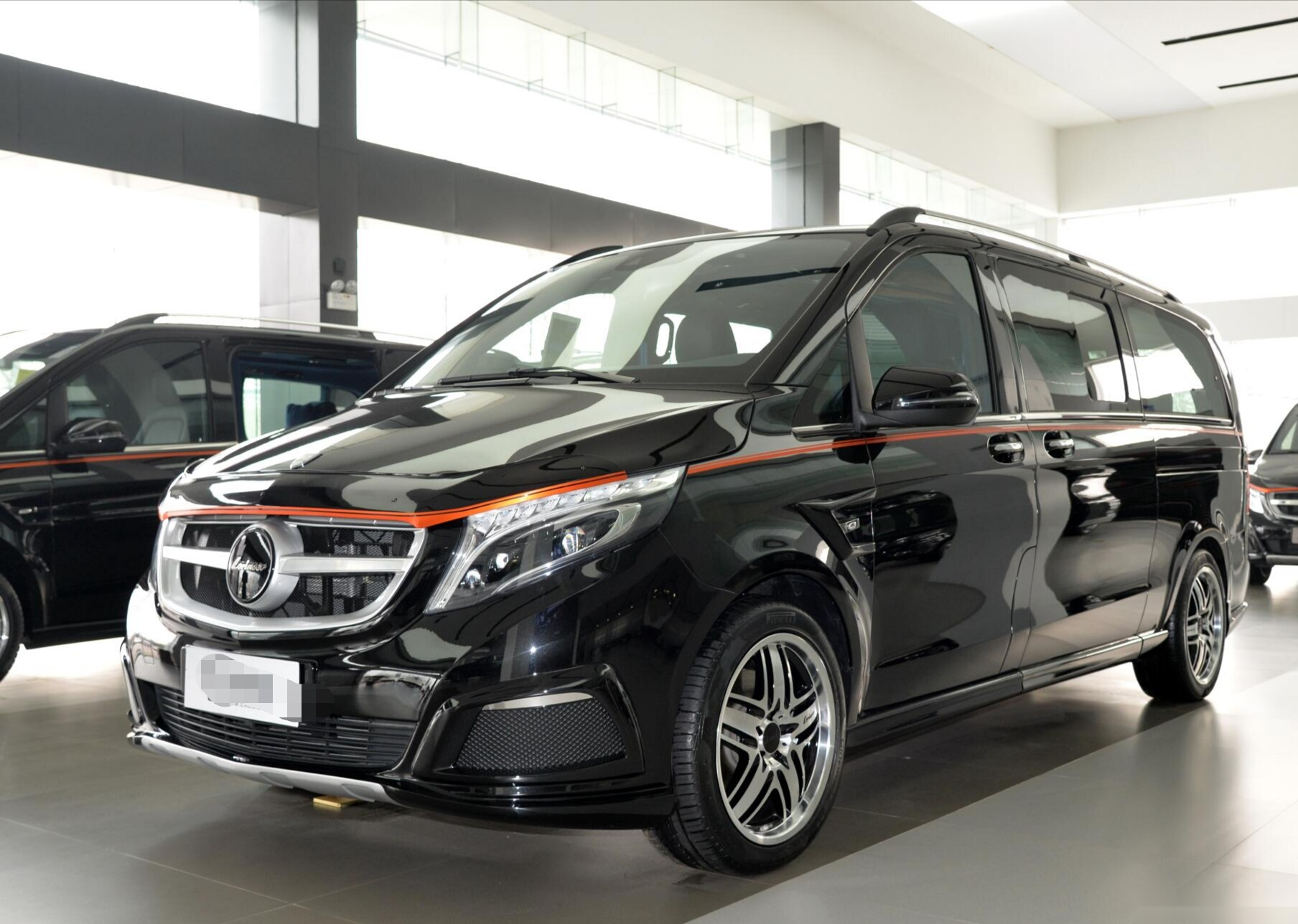 奔驰版埃尔法实车亮相20t9at双电动门七座真霸气