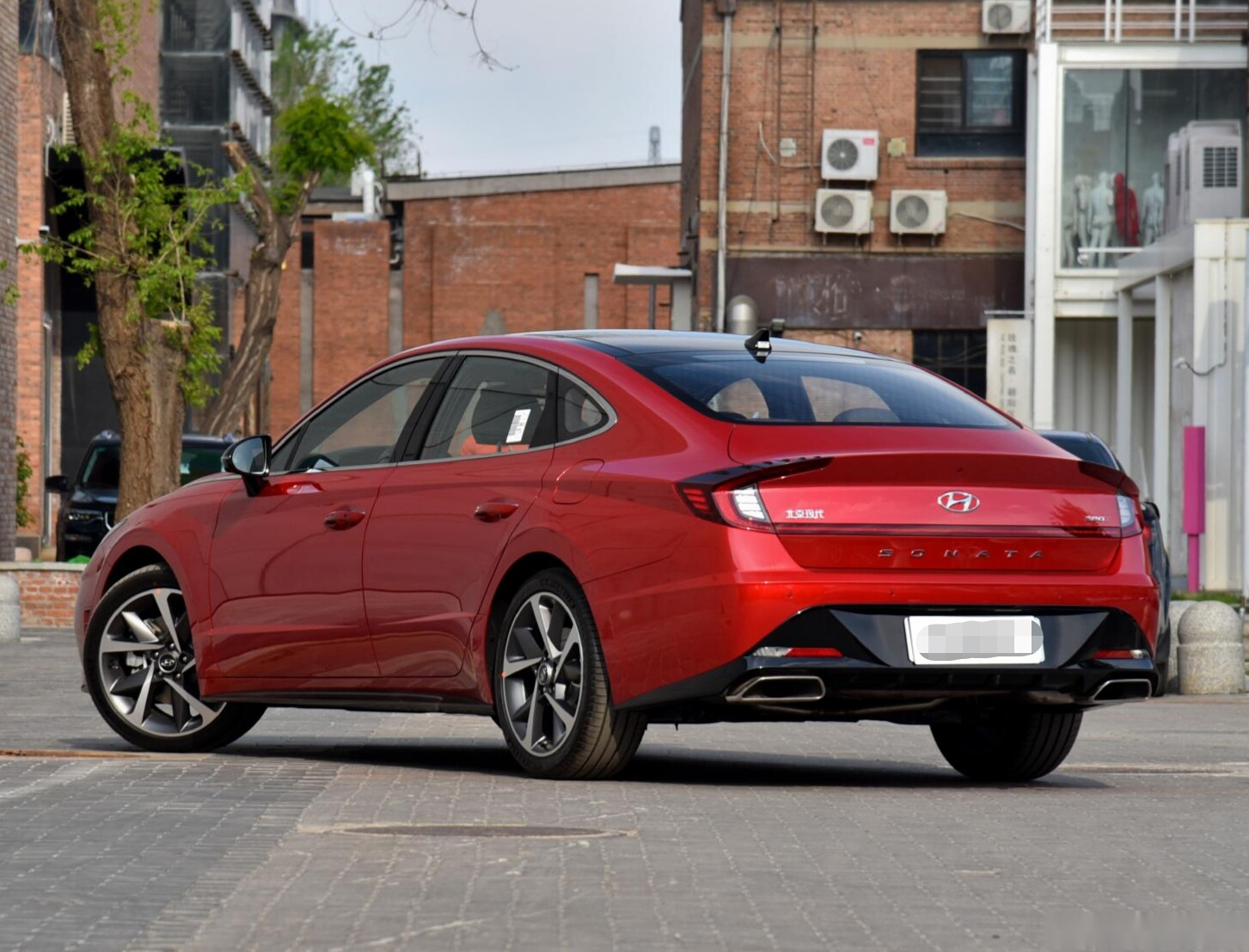 新款现代索纳塔提车落地15万空间不输凯美瑞新外观最给力