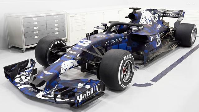 红牛全新f1赛车rb14上赛道