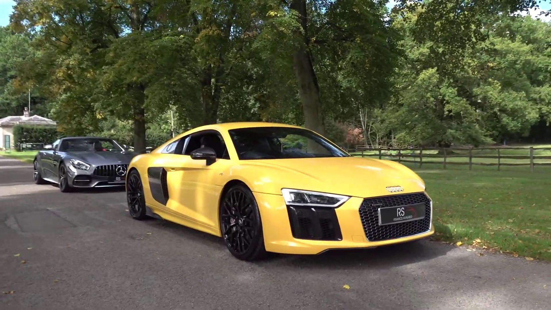 看着真过瘾,小伙驾驶奔驰amg gt和奥迪r8 v10 plus游街
