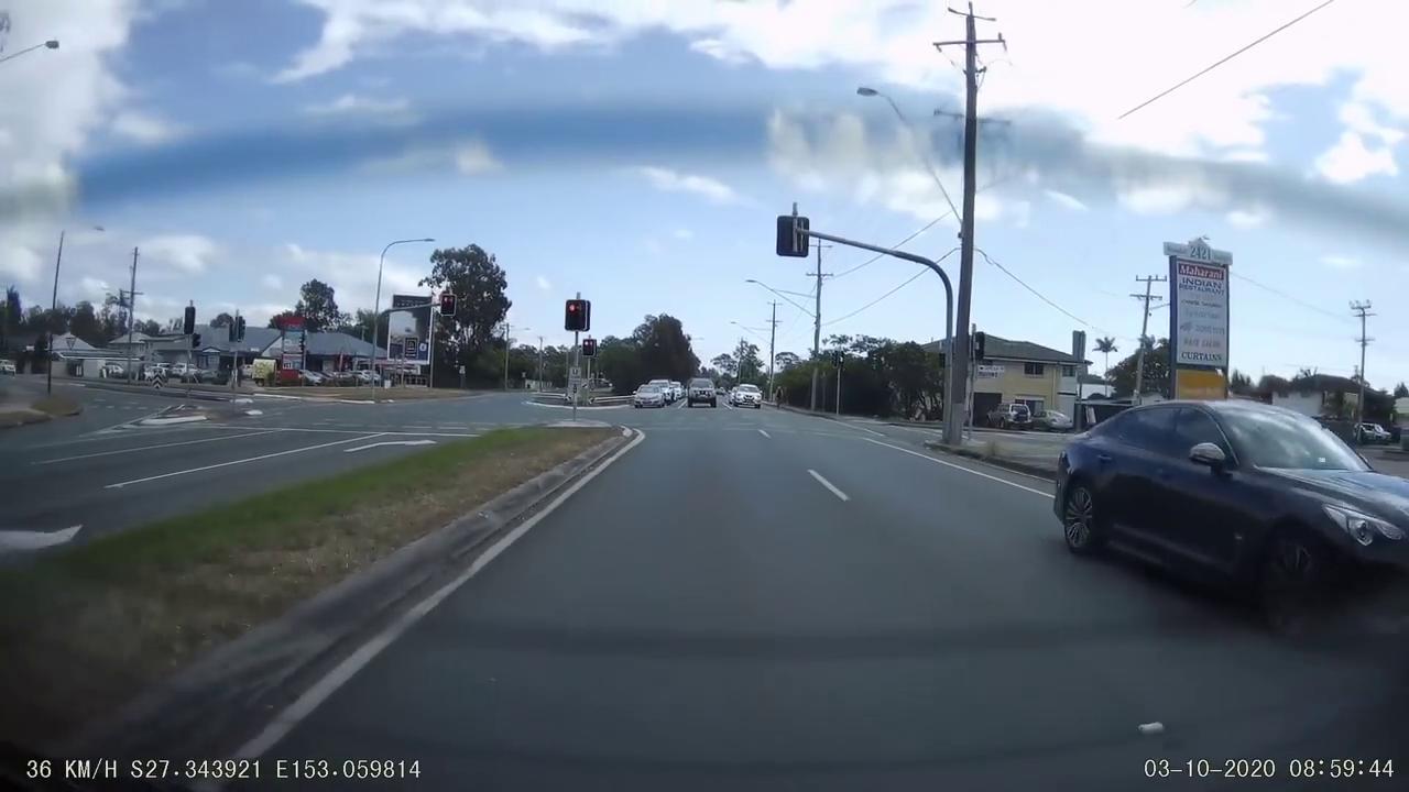 国外马路开车惊险瞬间,真的是胆大不要命啊