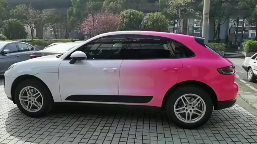 保时捷macan漆面改色贴膜,车身红白渐变改色膜,非常个性