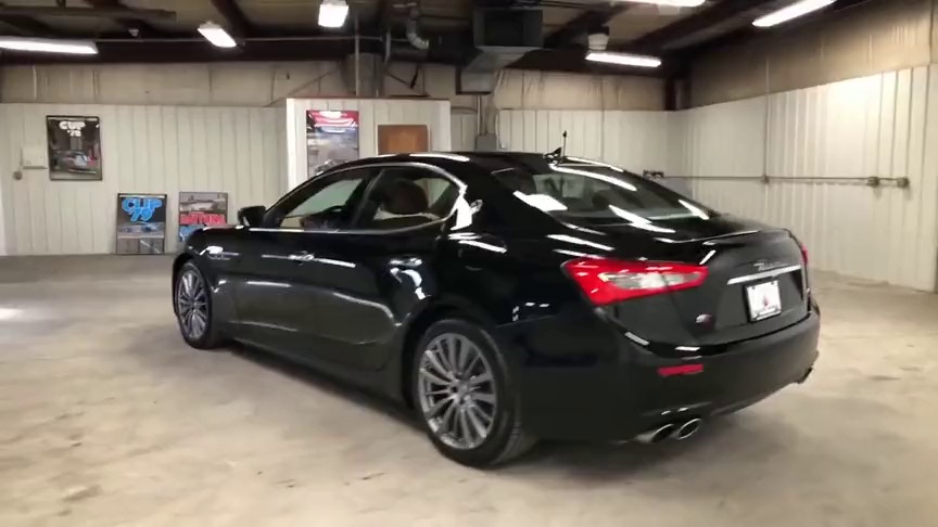 实拍黑色玛莎拉蒂ghiblisq4