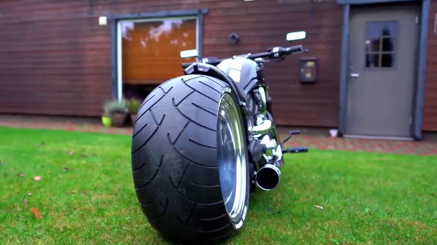 哈雷戴维森夜路德改装,这肌肉力量感爱了吗?