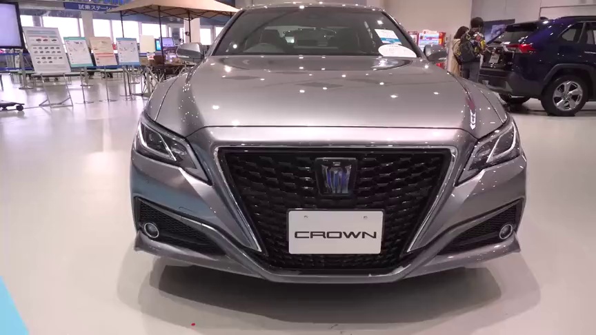 2021款丰田皇冠展示,颜值不输奥迪a6l,22万起有这配置,太帅了