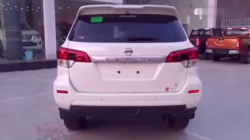 日产途达七座版,打开后备箱看到三排空间