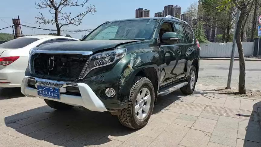 丰田普拉多倒车影像不显示维修故障案例