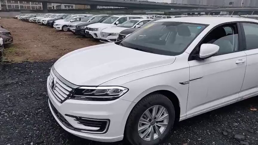 新车展示,实拍2021款大众朗逸plus,颜值和配置真不赖,太帅了