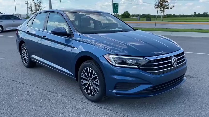 新车展示,实拍2021款大众速腾,近距离了解后,买不买轩逸自己想