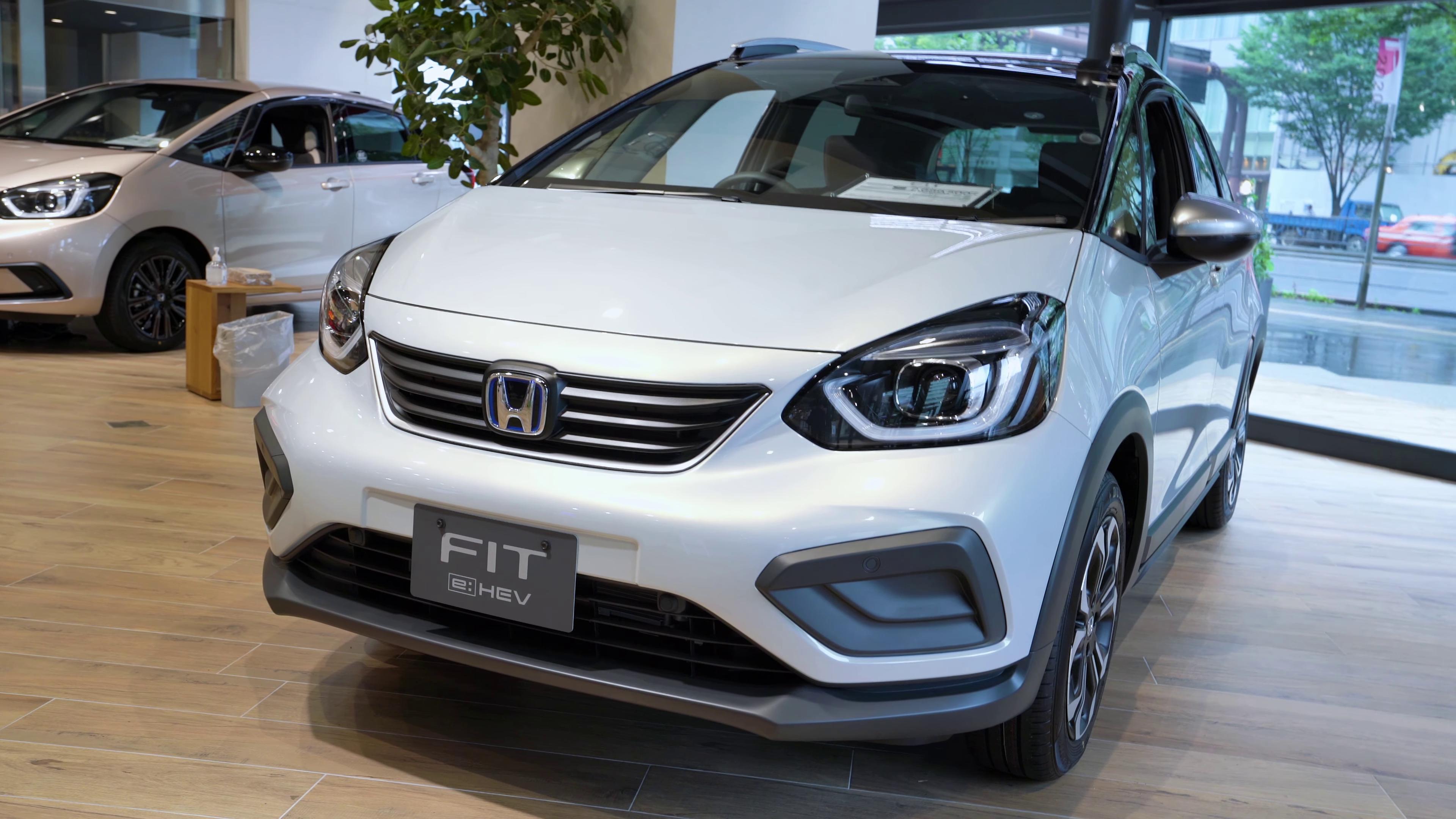 高清实拍新款本田飞度,小巧迷人的外观设计,紧凑的内部空间