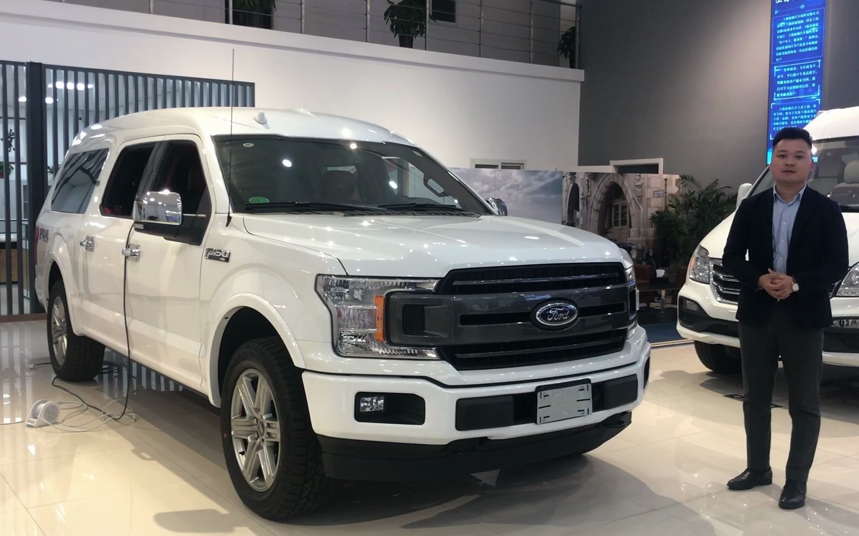 新款福特f150猛禽勇猛者_福特进口勇猛者7座商务车