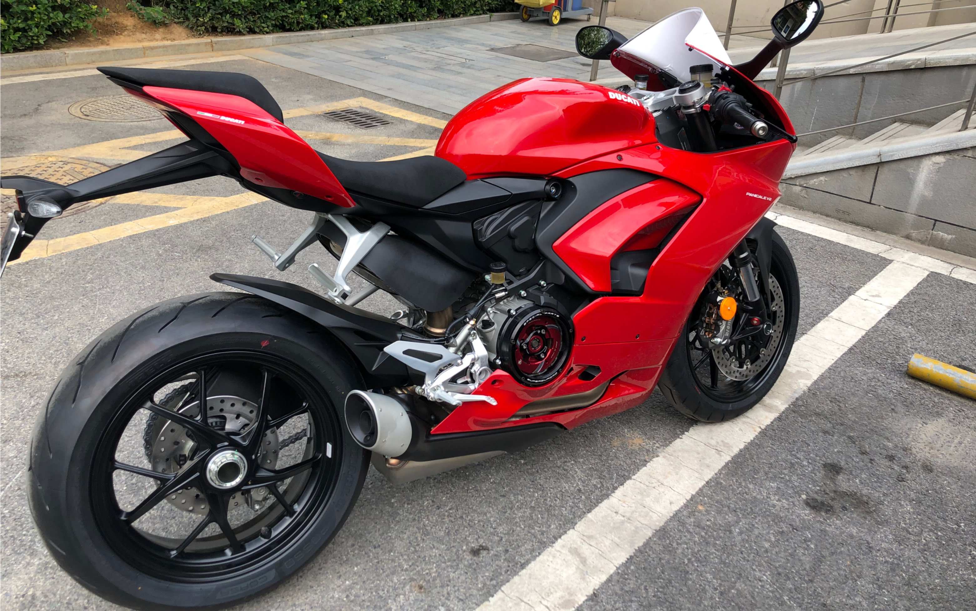 我竟然拎着20万现金去提杜卡迪panigale v2?