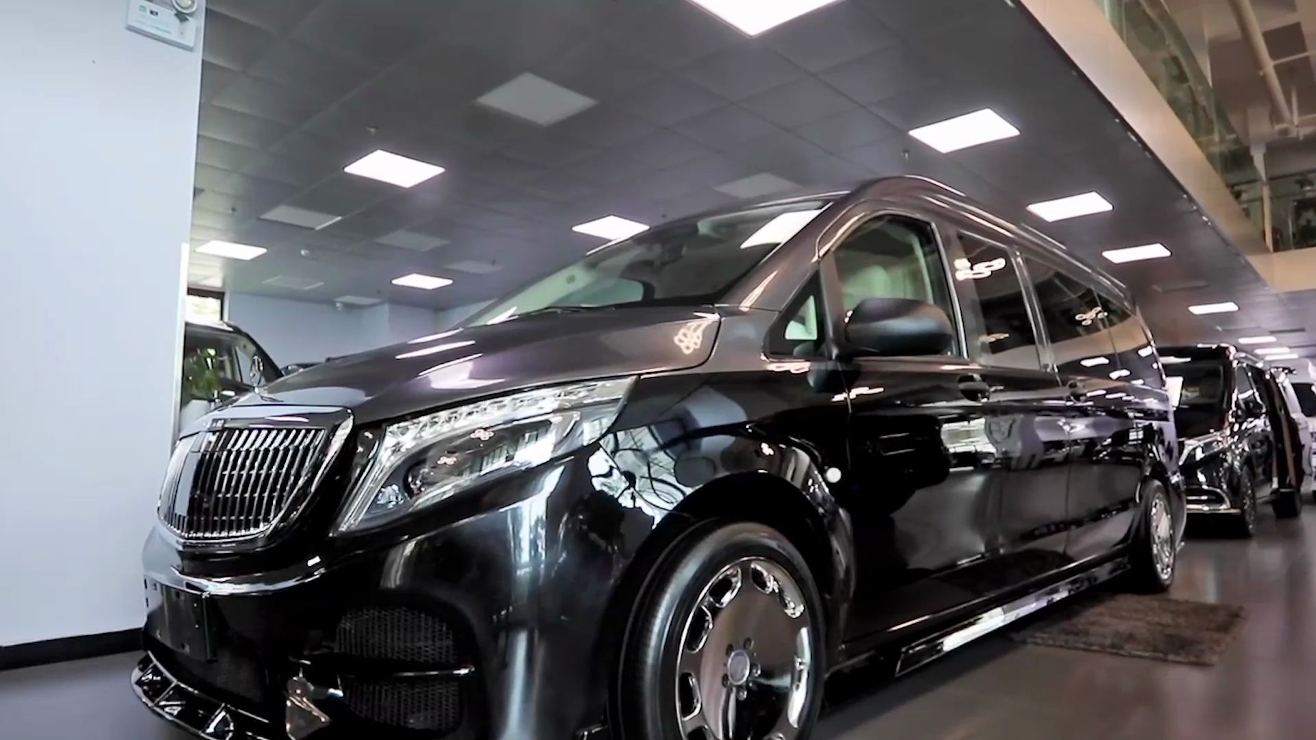 奔驰v级改装,高顶七座设计,身份地位的象征!