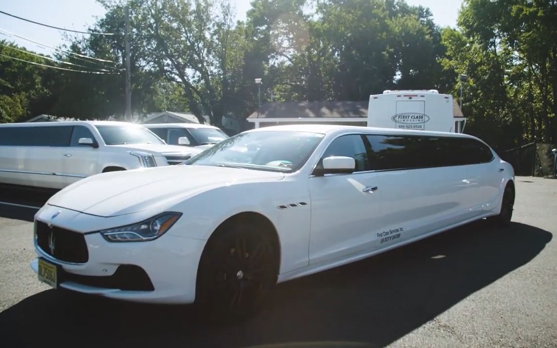 价值15万美元的玛莎拉蒂ghibli加长版(barcroft cars)