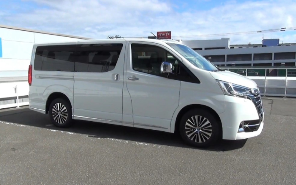 2020款丰田granace(格兰尼斯)2.8柴油后驱版内外装展示