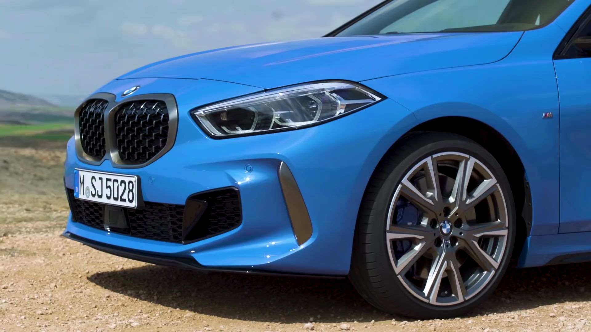 2021款宝马bmw 1系 前瞻 鼻孔更大了 帅! 年底有望国内上市