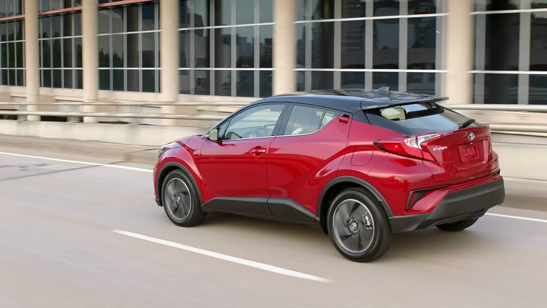 2021款丰田(toyota)c-hr_实力派干将的王者对决!