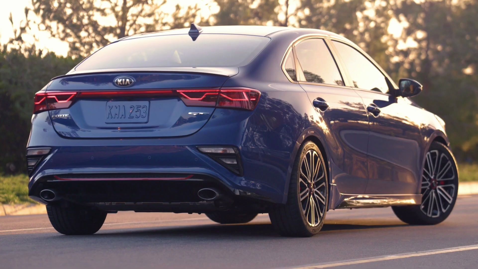 2021款起亚(kia)福瑞迪_霸气外观设计