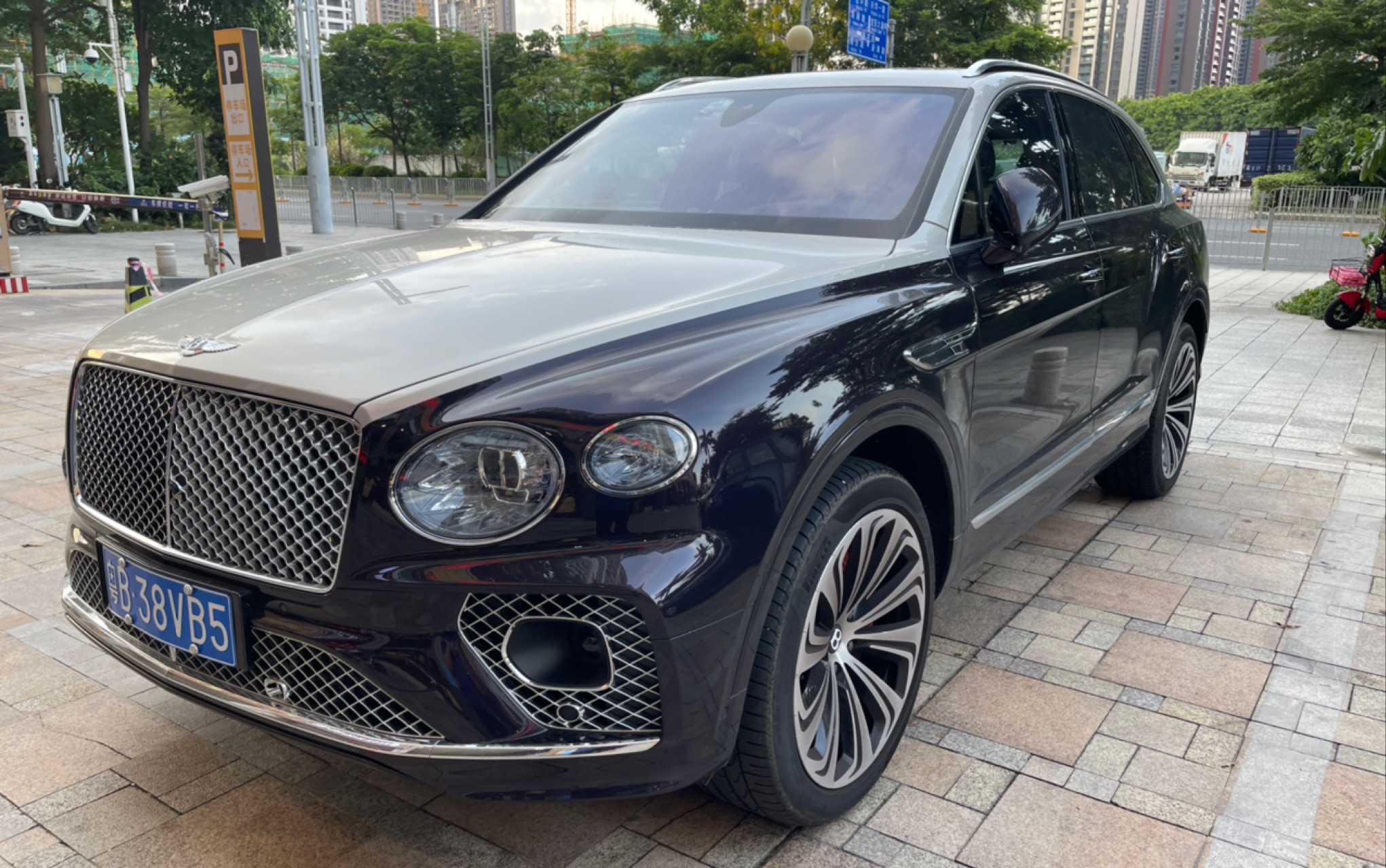 新款双色的添越