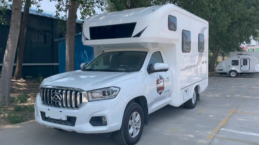 小薇粉丝提四驱皮卡房车!今天晒阳流大汗,后天西藏避暑遇小薇!