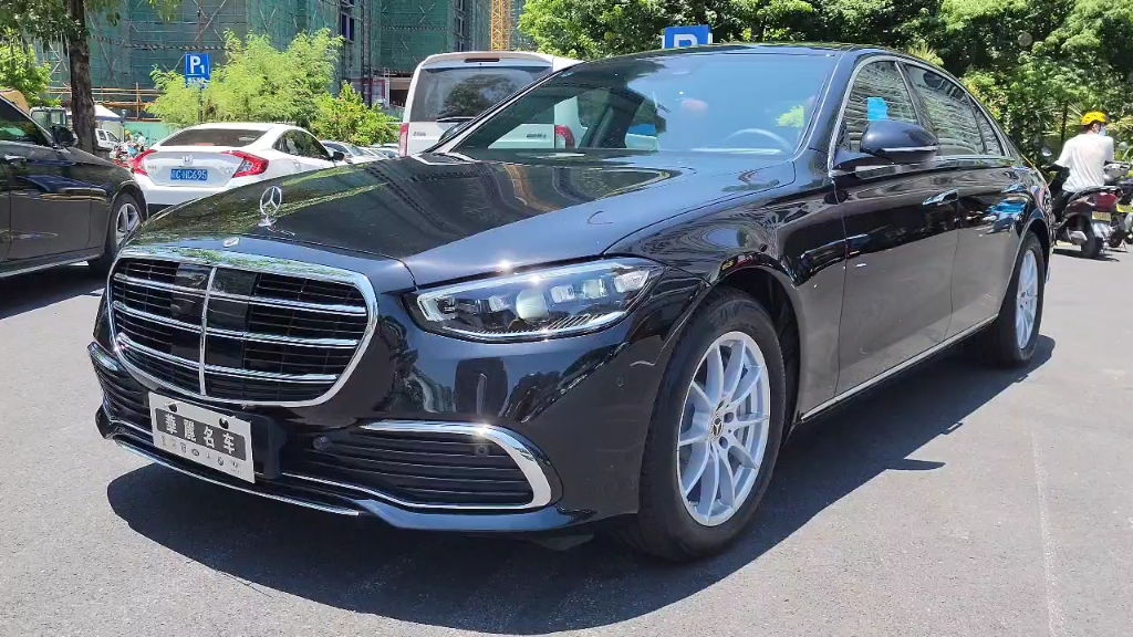 奔驰s400商务型豪华轿车