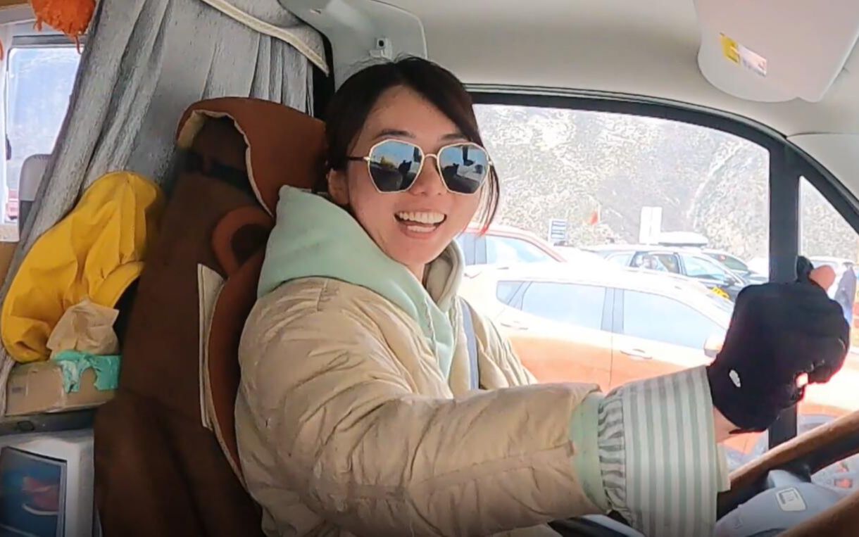 房车女司机挑战怒江72拐,道路就一条,安全也是第一条!