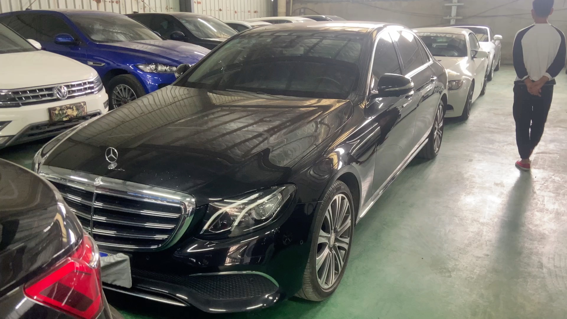 8万买的二手奔驰e300适合家用还是商用?