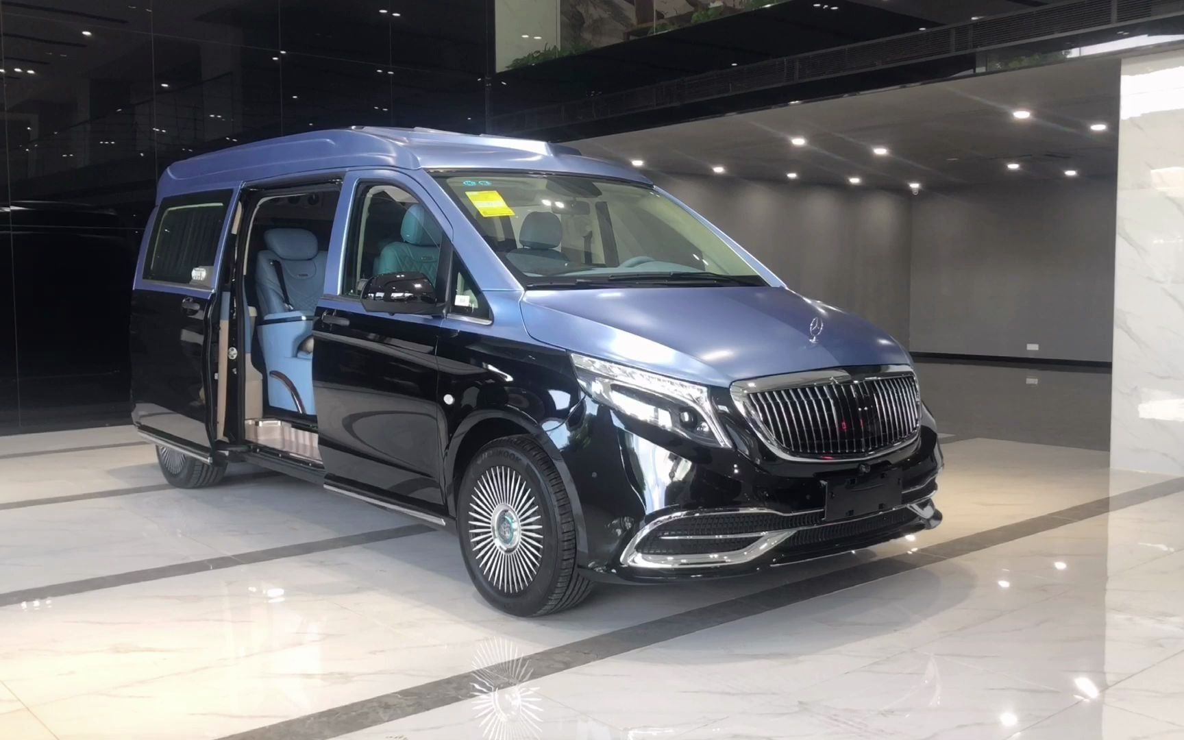 新款威霆双开门高顶蓝黑双色车身,升级冰河时代蓝色海洋内饰!